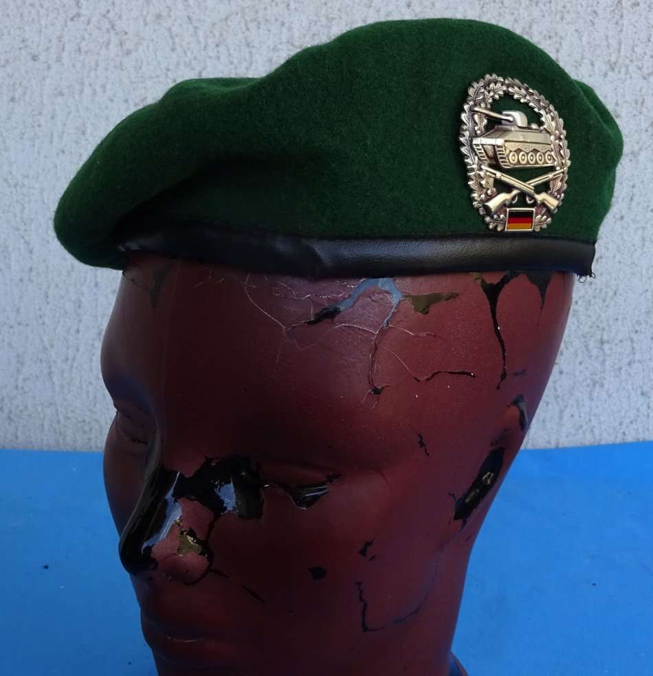 Original German Army Bundeswehr armoured infantryman/ Panzer Beret (D4/38)