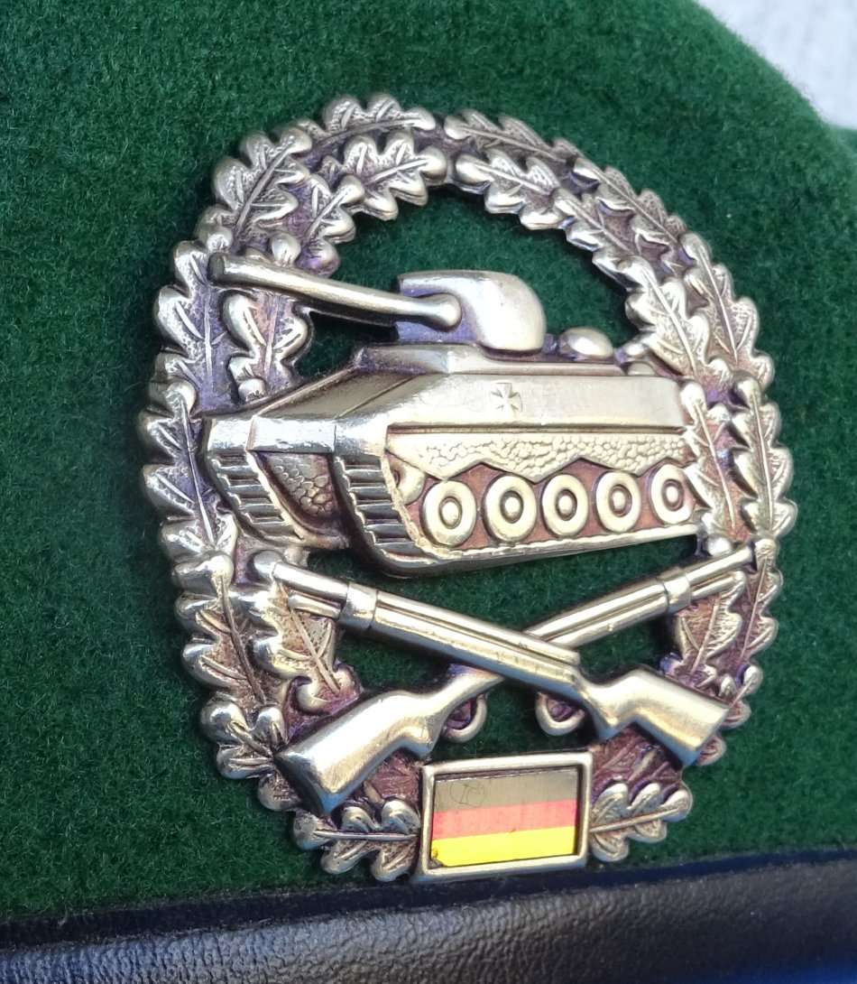 Original German Army Bundeswehr armoured infantryman/ Panzer Beret (D4/38)