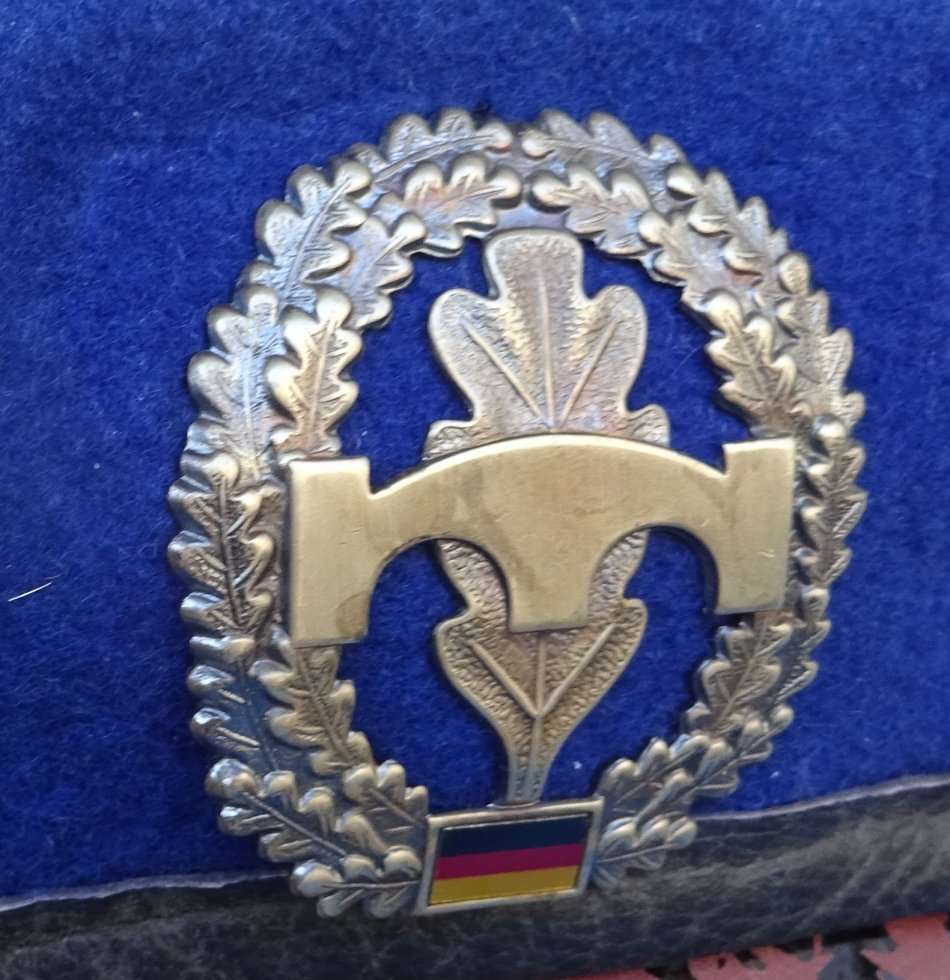 Original German Army Bundeswehr Sappers Beret size 57 (D4/39)