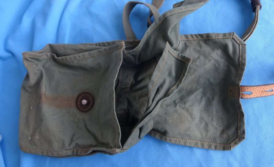 Original east German Army NVA Gas Mask Bag first model 1960 (T/26)