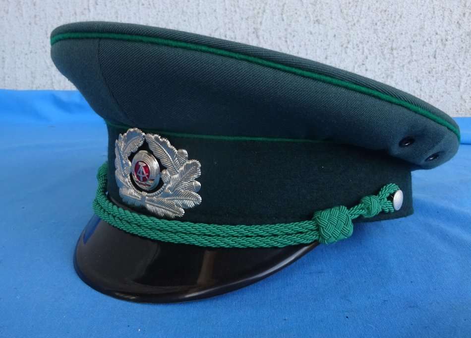 Original east German Army  MdI NVA Cap size 57  (D4/9)