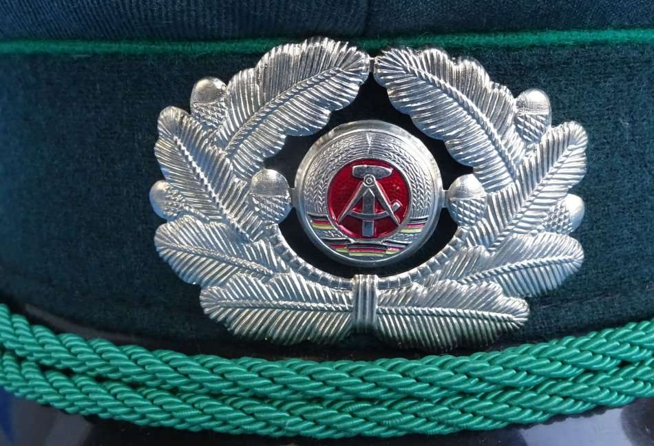Original east German Army  MdI NVA Cap size 57  (D4/9)