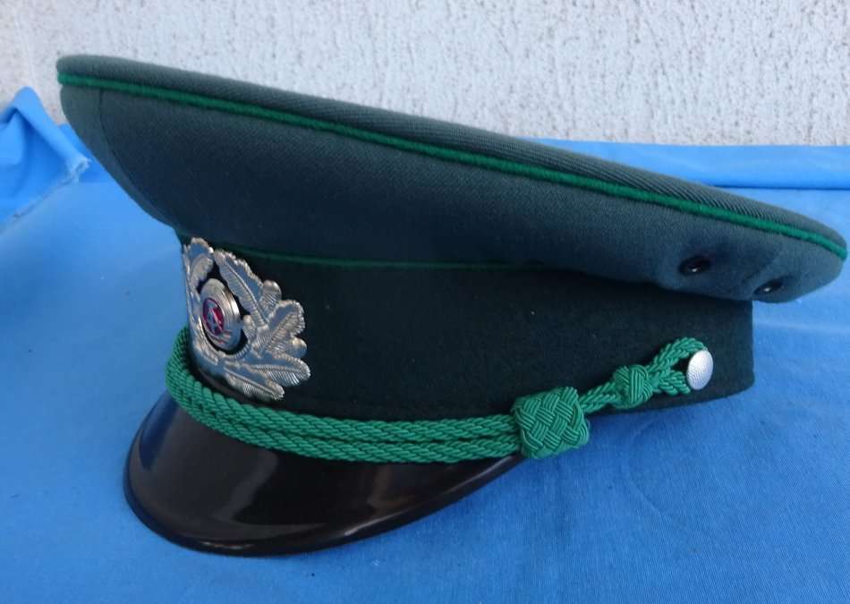 Original east German Army  MdI NVA Cap size 57  (D4/9)