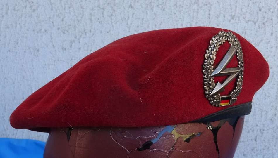 Original German Army Bundeswehr Federal Armed Forces Telecommunications Beret (D4/56)