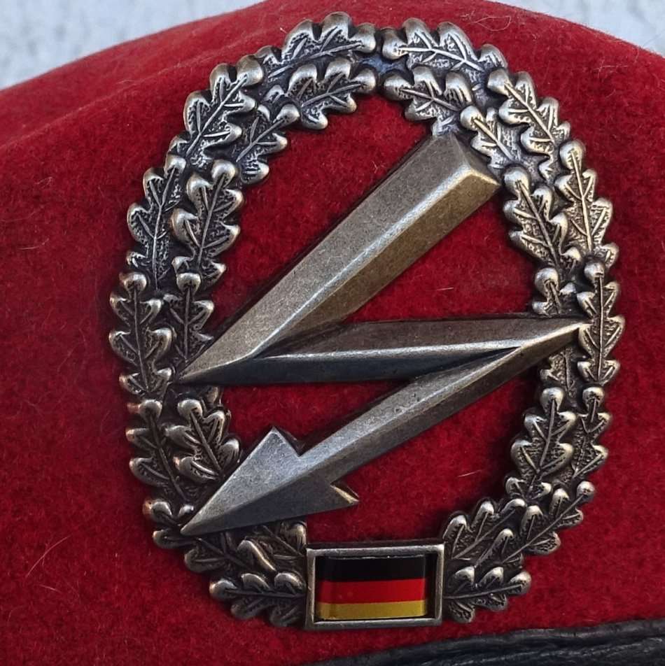 Original German Army Bundeswehr Federal Armed Forces Telecommunications Beret (D4/56)