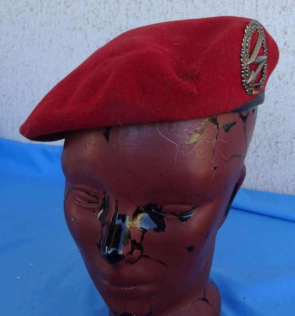 Original German Army Bundeswehr Federal Armed Forces Telecommunications Beret (D4/56)