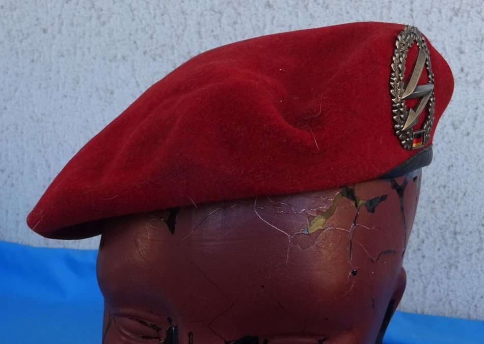 Original German Army Bundeswehr Federal Armed Forces Telecommunications Beret (D4/56)