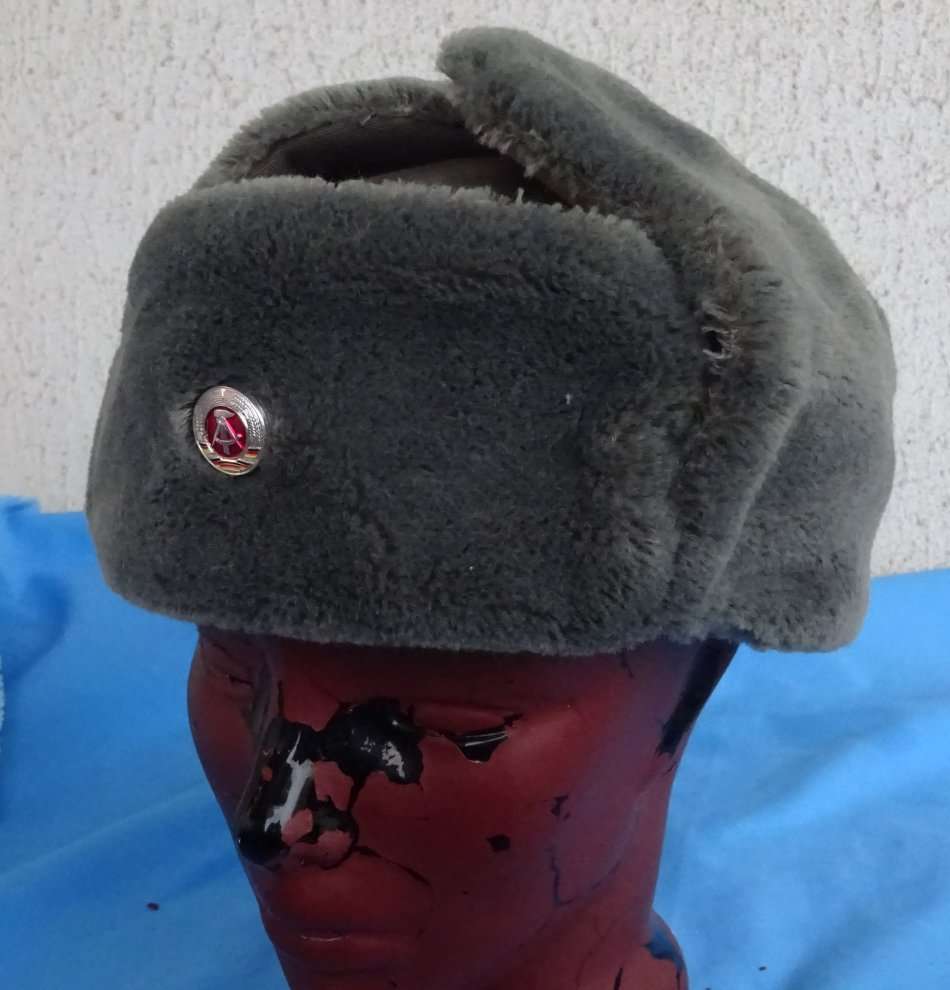 Original east German Army NVA winter Cap size 57 (T/9)