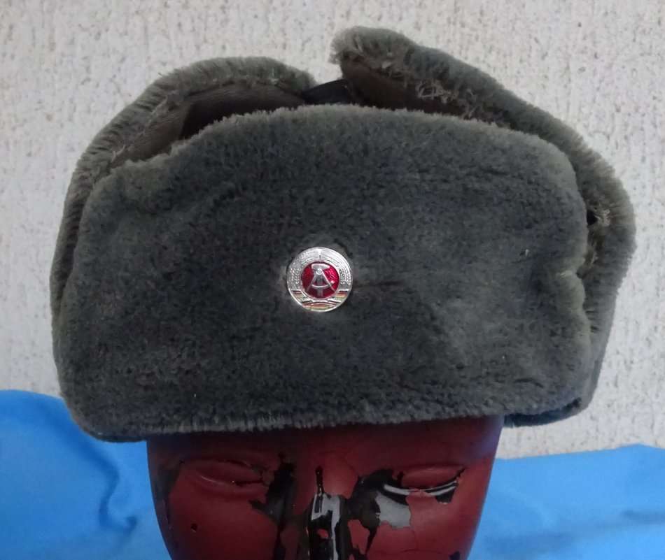 Original east German Army NVA winter Cap size 57 (T/9)