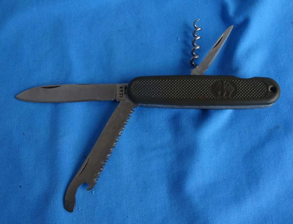 Original German Army Bundeswehr Pocketknife made by I.C.A.R.  (D4/70)