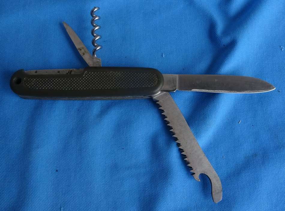 Original German Army Bundeswehr Pocketknife made by I.C.A.R.  (D4/70)