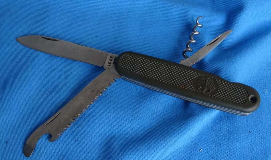 Original German Army Bundeswehr Pocketknife made by I.C.A.R.  (D4/70)