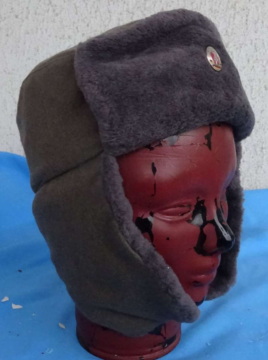 Original east German Army NVA winter Cap size 57 (T/7)