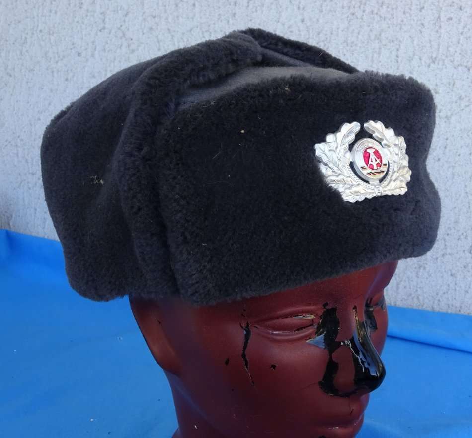 Original east German Army NVA Officer winter Cap size 58 (D4/37)