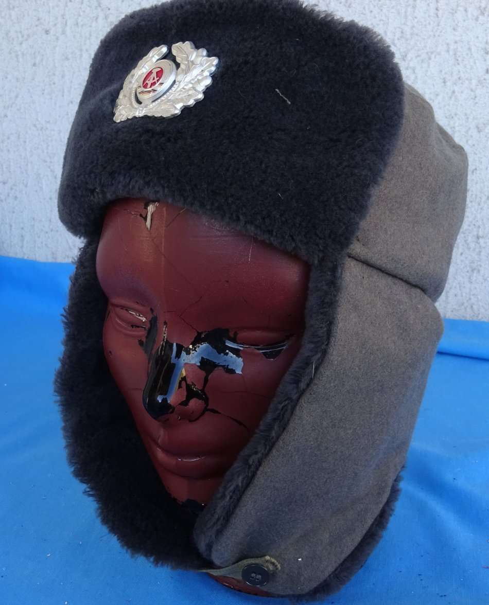 Original east German Army NVA Officer winter Cap size 58 (D4/37)
