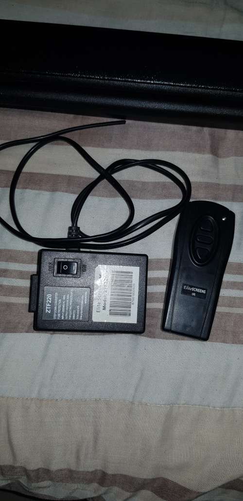 HOME CINEMA COMBO - ELITE 106 INCH MOTORIZED PROJECTOR SCREEN   EPSON WIDESCREEN PROJECTOR