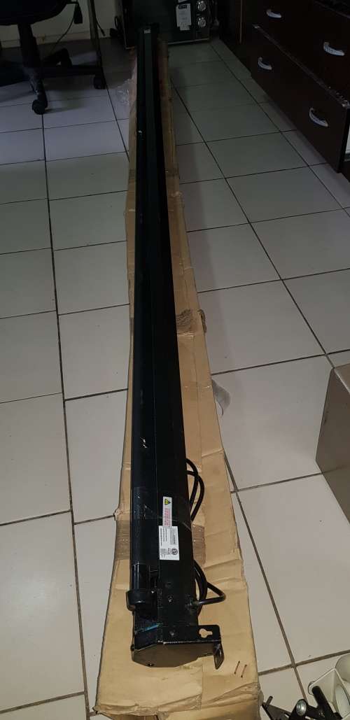 HOME CINEMA COMBO - ELITE 106 INCH MOTORIZED PROJECTOR SCREEN   EPSON WIDESCREEN PROJECTOR