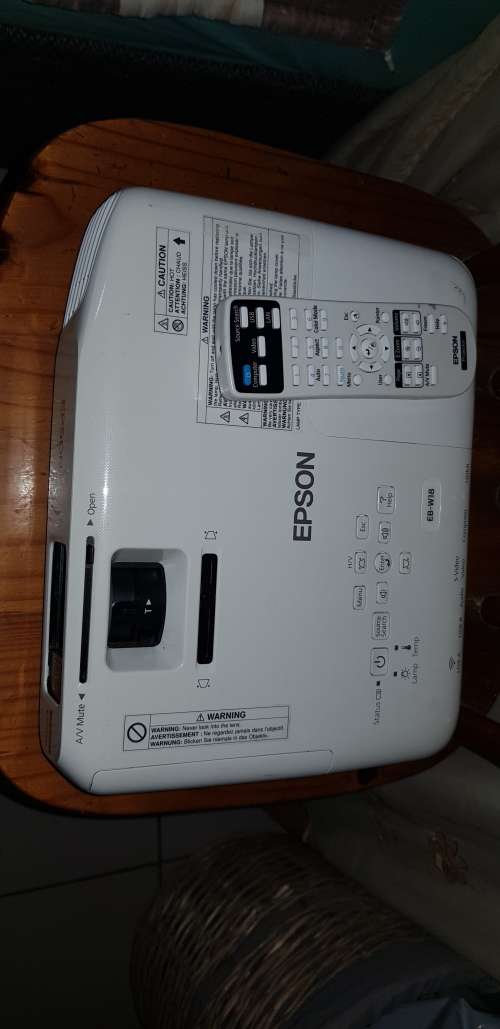 HOME CINEMA COMBO - ELITE 106 INCH MOTORIZED PROJECTOR SCREEN   EPSON WIDESCREEN PROJECTOR