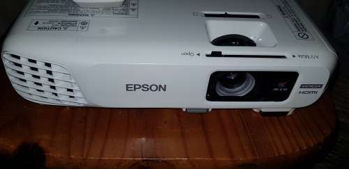 HOME CINEMA COMBO - ELITE 106 INCH MOTORIZED PROJECTOR SCREEN   EPSON WIDESCREEN PROJECTOR