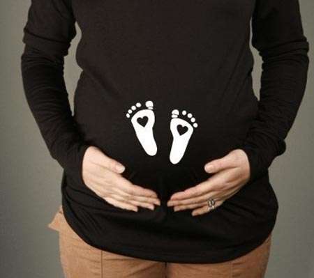 MATERNITY 'HEART BABY FEET' T-SHIRT