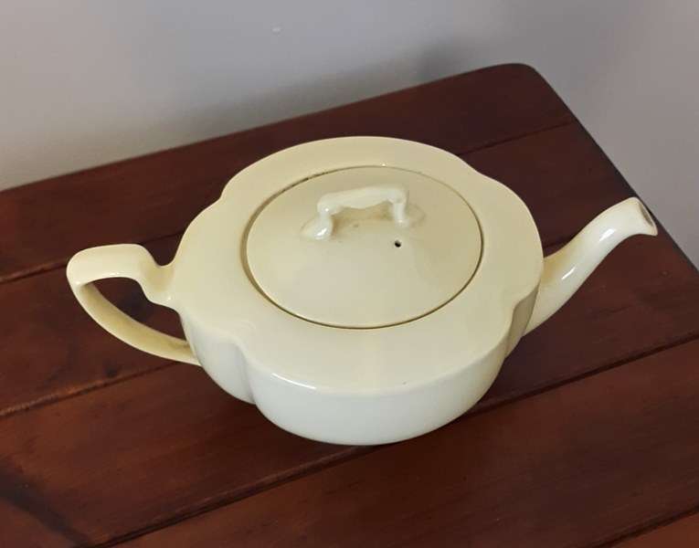 Tea Pot - GOLDENDAWN JOHNSON BROS !!!