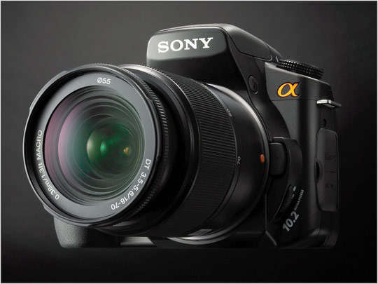 Sony A200 DIGITAL SLR CAMERA WITH 18-70mm ZOOM LENS.