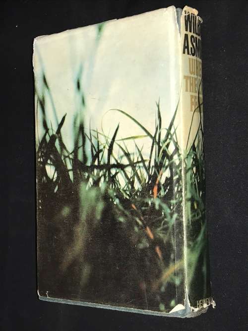 WHEN THE LION FEEDS BY WILBUR SMITH