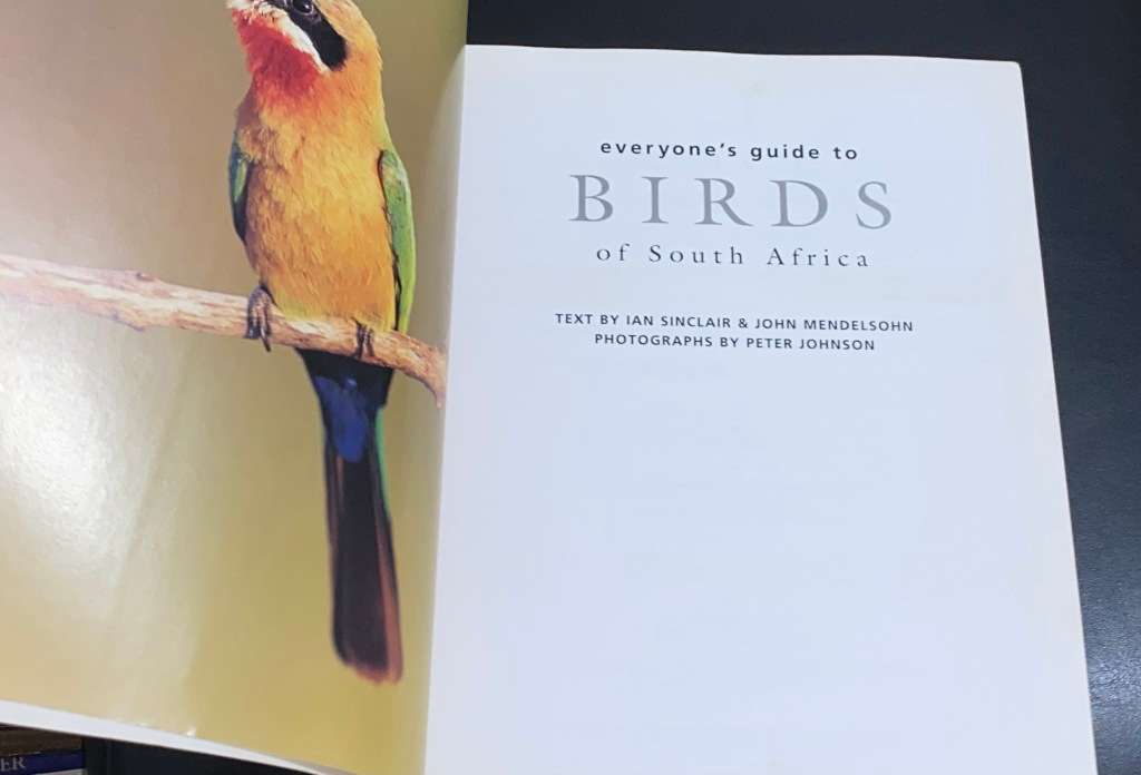 EVERYONE`S GUIDE TO BIRDS OF SOUTH AFRICA BY IAN SINCLAIR & JOHN MENDELSOHN SIGNED