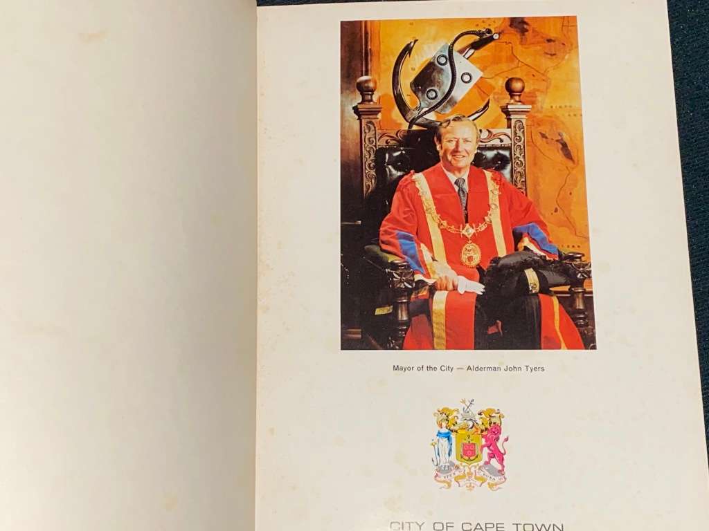 THE BEAUTIFUL PENINSULA A PICTURE TOUR OF THE CAPE PENINSULA 1974