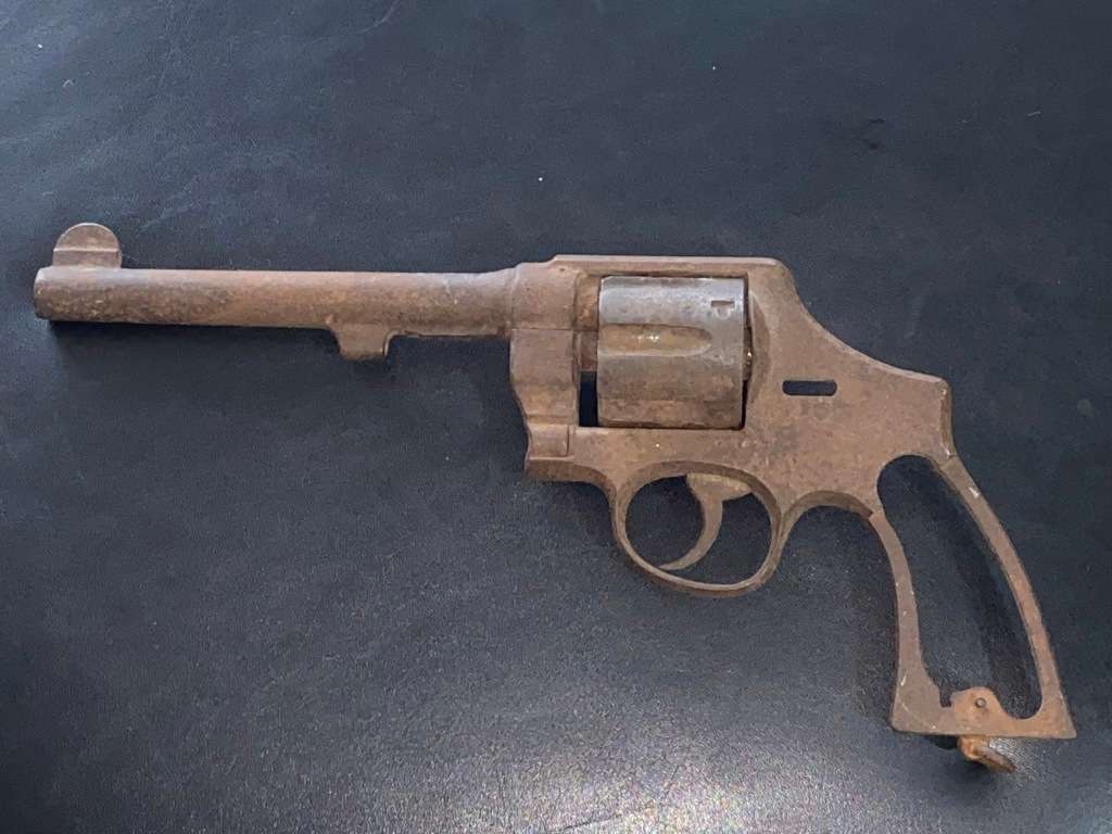 ANTIQUE RUSTED SMITH AND WESSON REVOLVER METAL DETECTING FIND