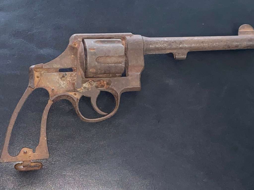 ANTIQUE RUSTED SMITH AND WESSON REVOLVER METAL DETECTING FIND
