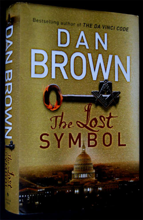 DAN BROWN - THE LOST SYMBOL - HARDCOVER 2009 GOOD CONDITION WITH DJ