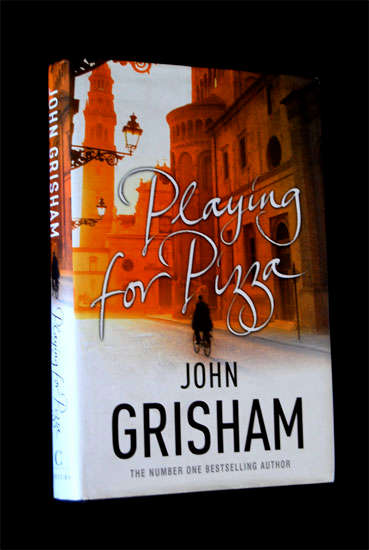 JOHN GRISHAM - PLAYING FOR PIZZA