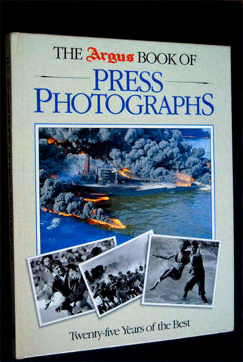 THE ARGUS BOOK OF PRESS PHOTOGRAPHS - 25 YEARS OF THE BEST - 1989 1ST EDITION