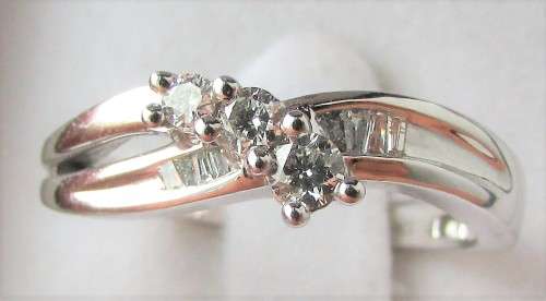 **SPECIAL DEAL [R28083]** ROUND / BAGUETTE CUT [0.400ct] DIAMOND RING [WHITE GOLD] - BUY SAFE