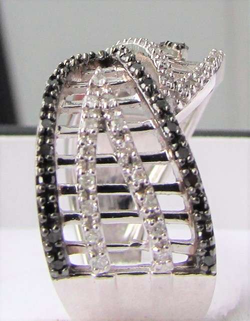 **GLITTERING [R38679]** BLACK / WHITE DIAMOND [0.500ct] ROUND CUT RING [WHITE GOLD] -  **BUY SAFE**