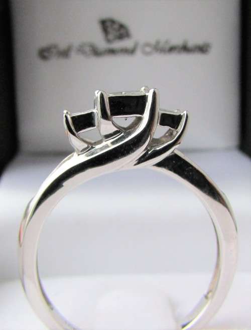 **SPECIAL DEAL [R31083]** TRILOGY DESIGN [0.580ct] DIAMOND RING [WHITE GOLD] - BUY SAFE