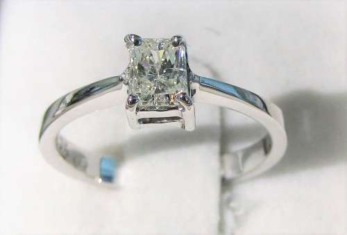 **CRAZY DEAL [R28579]** DESIGNER RADIANT CUT [SI3] DIAMOND [0.400ct] RING [WHITE GOLD] - BUY SAFE