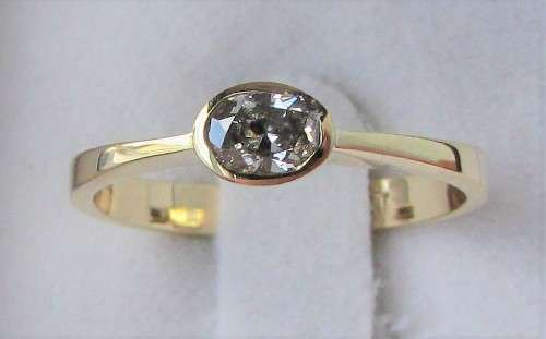 **BARGAIN BUY [R20528]** OVAL CUT [0.285ct] TUBED DIAMOND RING [WHITE GOLD] - BUY SAFE