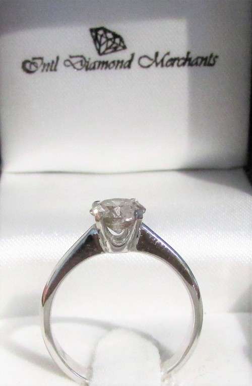 **NEARLY 1CT DEAL [R31528]** ROUND CUT [0.930ct] SOLITAIRE DIAMOND RING [WHITE GOLD] - BUY SAFE