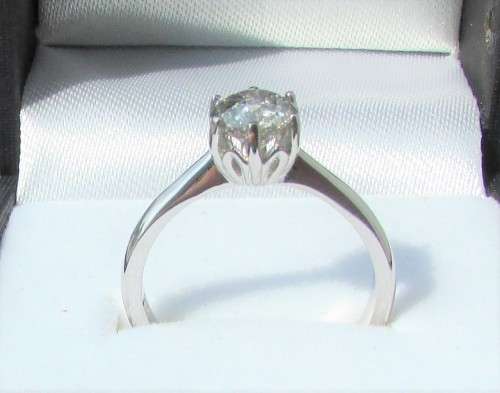 **BARGAIN BUY** OUR FAMOUS 1CT DIAMOND SOLITAIRE RING [0.930ct] 9KT WHITE GOLD - BUY SAFE