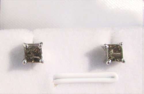 **BARGAIN BUY** CLEARANCE DEAL | 0.480ct | PRINCESS CUT EARRINGS | WHITE GOLD - BUY SAFE