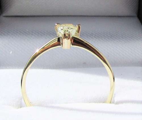 **BARGAIN BUY** FIERY PEAR CUT [0.400ct] DIAMOND SOLITAIRE RING [YELLOW GOLD] - BUY SAFE