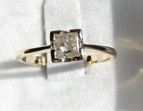 **BARGAIN BUY** PRINCESS CUT [0.375ct] DIAMOND SOLITAIRE RING [WHITE GOLD] - BUY SAFE