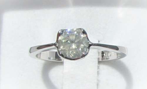 **BARGAIN BUY** ROUND CUT [0.580ct] DIAMOND SOLITAIRE RING [WHITE GOLD] - BUY SAFE