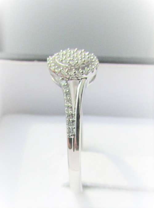 **HALO DESIGN | R28541** DIAMOND | 0.300ct | CLUSTER RING | WHITE GOLD - BUY SAFE