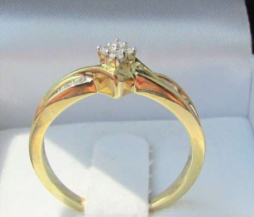 **STUNNING [R18639]** DESIGNER TWIST [0.200ct] ROUND CUT DIAMOND RING [YELLOW GOLD] - BUY SAFE