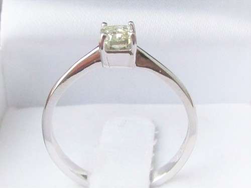 **BARGAIN BUY** FIERY RADIANT CUT [0.400ct] DIAMOND SOLITAIRE RING [WHITE GOLD] - BUY SAFE