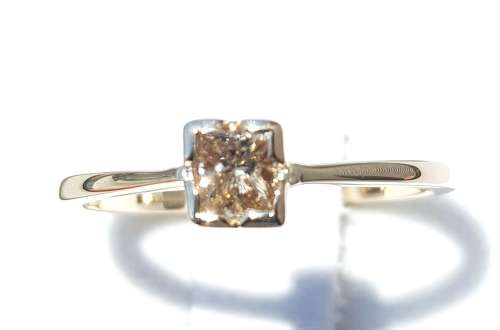 **BARGAIN BUY** FIERY PRINCESS CUT [0.300ct] DIAMOND SOLITAIRE RING [YELLOW GOLD] - BUY SAFE