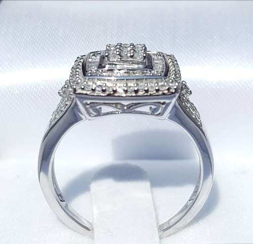 **DOUBLE HALO | R31632** ROUND / BAGUETTE CUT | 0.750ct | DIAMOND RING | WHITE GOLD - BUY SAFE